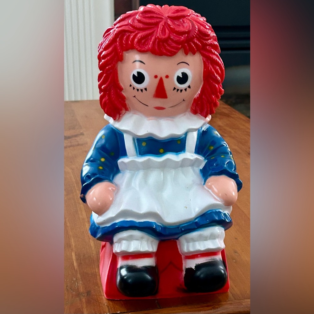 VINTAGE 1972 RAGGEDY ANN PIGGY BANK HARD PLASTIC MERRILL COIN COLLECTOR DARLING!